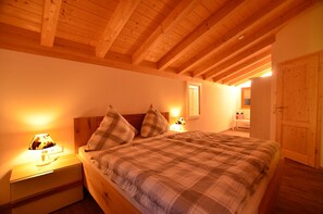 2 bedrooms, iron/ironing board, free WiFi