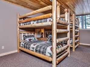 4 bedrooms, iron/ironing board, free WiFi, bed sheets