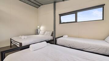 3 bedrooms, iron/ironing board, bed sheets