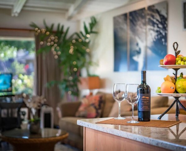 Apartment, 1 King Bed (Emmalani Suite) | Living room | 40-inch TV with cable channels, Netflix, streaming services - Emmalani Suite (Princeville)