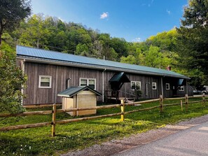 المنشأة من الخارج