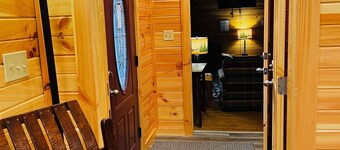 RIVERSIDE RENOVATED 1950's schoolhouse, HOT TUB, Pellet Stove, Pet Friendly