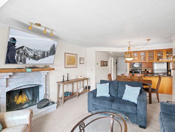 Smart TV, fireplace, DVD player