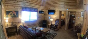 Ugly Cabin, Stunning Escape – Hot Tub! Fire Pit! Fast WIFI! Sunroom! Hiking!