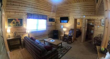 Ugly Cabin, Stunning Escape â Hot Tub! Fire Pit! Fast WIFI! Sunroom! Hiking!