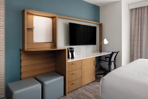 Premium bedding, down duvets, pillow-top beds, in-room safe - EVEN Hotel Shenandoah - The Woodlands by IHG (Shenandoah)