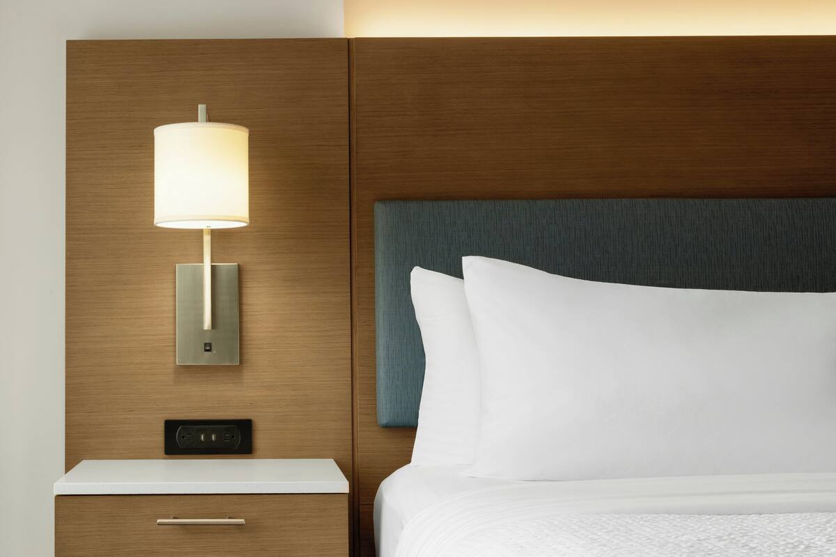 Standardzimmer | Hochwertige Bettwaren, Daunenbettdecken, Pillowtop-Betten, Zimmersafe