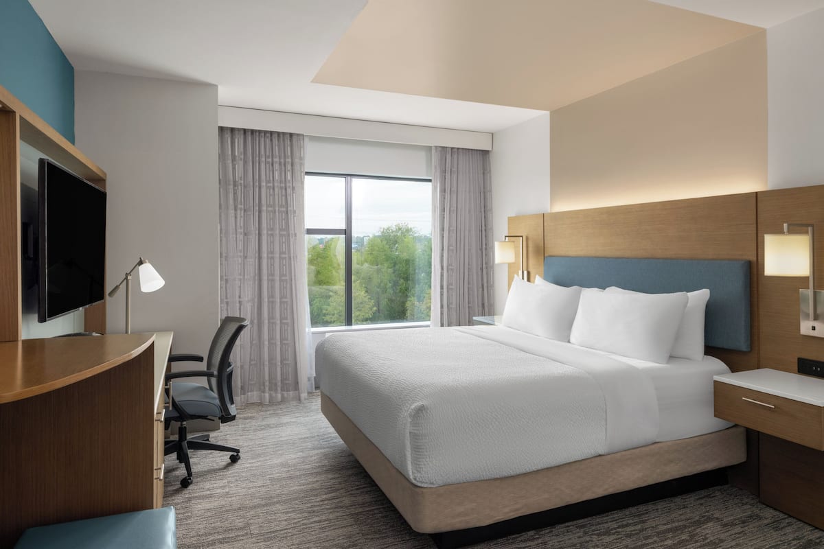 Standard Room, 1 King Bed