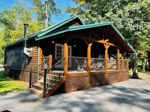 "Mountain Escape: The Moose - Sleeps 11 Guests!"