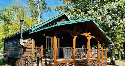 "Mountain Escape: The Moose - Sleeps 11 Guests!"