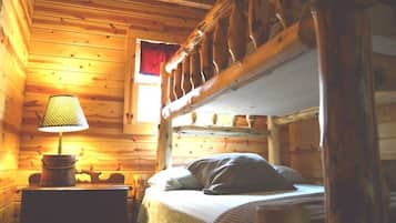 3 bedrooms, iron/ironing board, travel crib, free WiFi