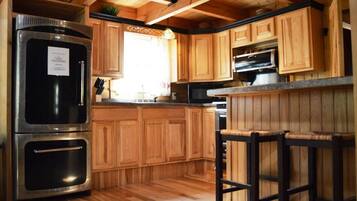 KylskÄp, mikrovÄgsugn, ugn och spishÀll