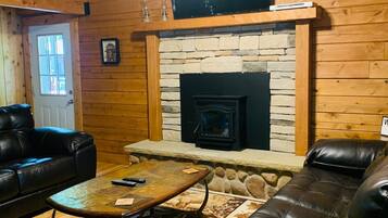 Una Smart TV, una chimenea