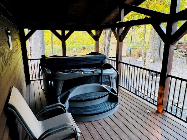 Outdoor spa tub
