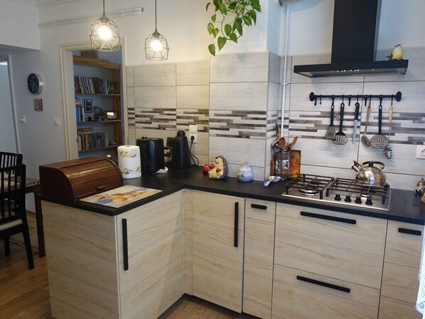 Fridge, microwave, oven, stovetop