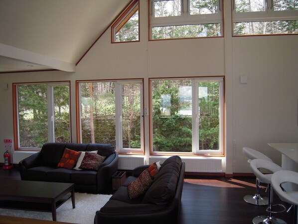 4 Bedroom Chalet | Living area