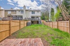 Exterior - Modern and Stunning townhouse close to KSU (Kennesaw)