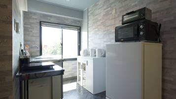 Fridge, microwave, stovetop, cookware/dishes/utensils