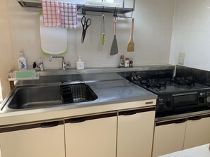 アパートメント | 専用簡易キッチン | 大型冷蔵庫、電子レンジ、コンロ、電気ポット