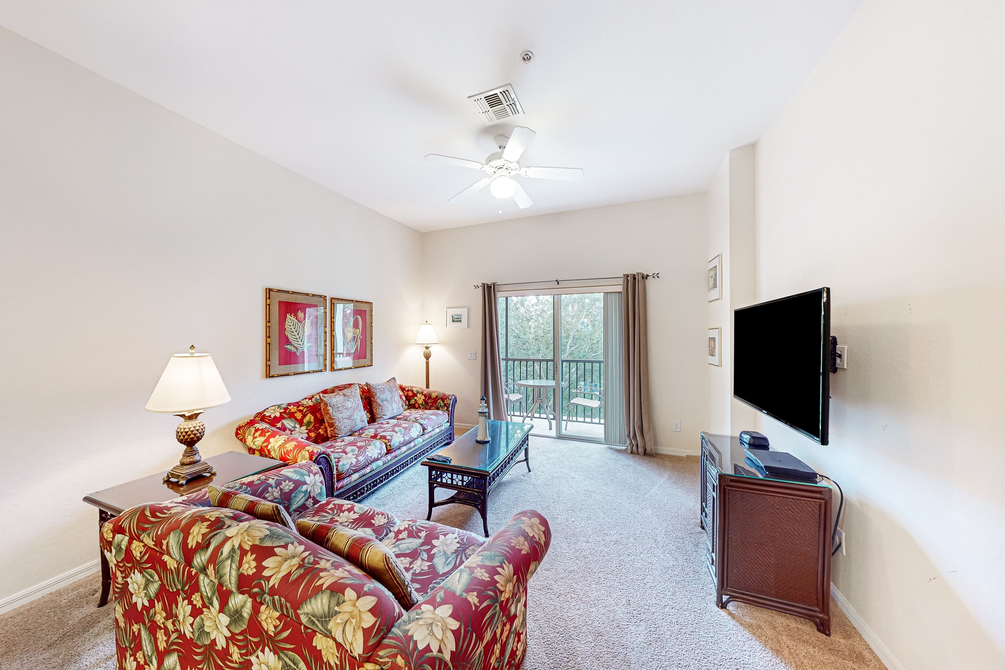 3rd floor condo w/ sauna, gym, balcony, near theme parks, tennis court