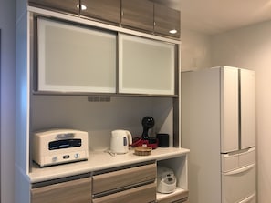 3 Bedroom House | Private kitchenette | Full-size fridge, microwave, stovetop, electric kettle