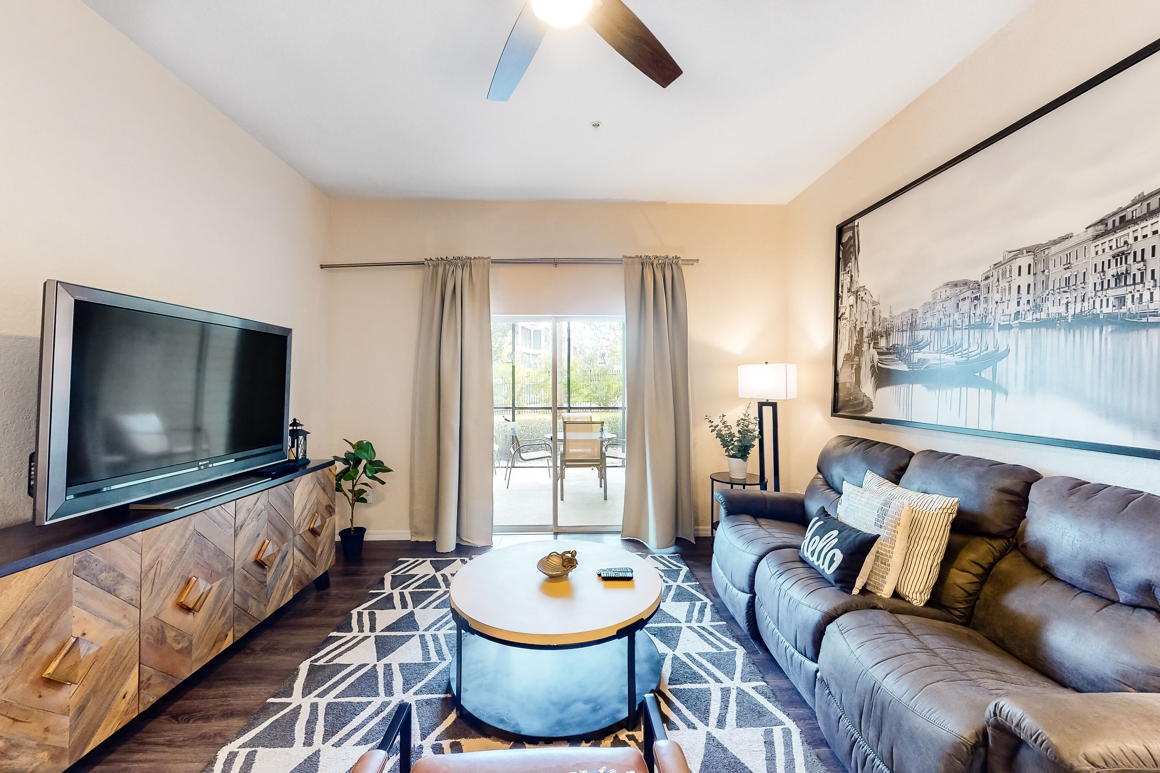1st floor condo w/pools, tennis court, near theme parks, limited-mobility access