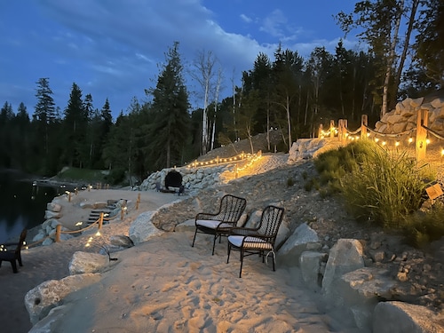 Private Cove River Home with water toys, 200 foot sandy beach and boat dock.