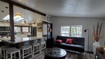 Smart TV, fireplace, DVD player, table tennis