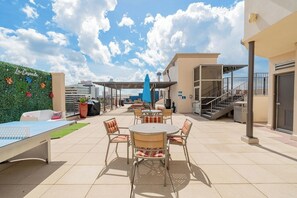 Outdoor dining - Wyndham La Cascada - 4 Bedroom Presidential (San Antonio)