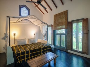 In-room safe, blackout drapes, iron/ironing board, bed sheets - Lunuganga Estate (Bentota)