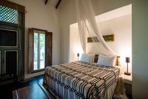 Dobbeltrom | Safe på rommet, blendingsgardiner, strykejern/-brett og sengetøy