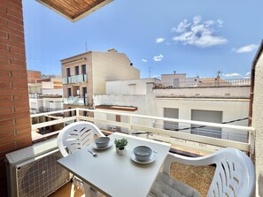 Outdoor dining - RC Flat in Roses center with parking (Roses)