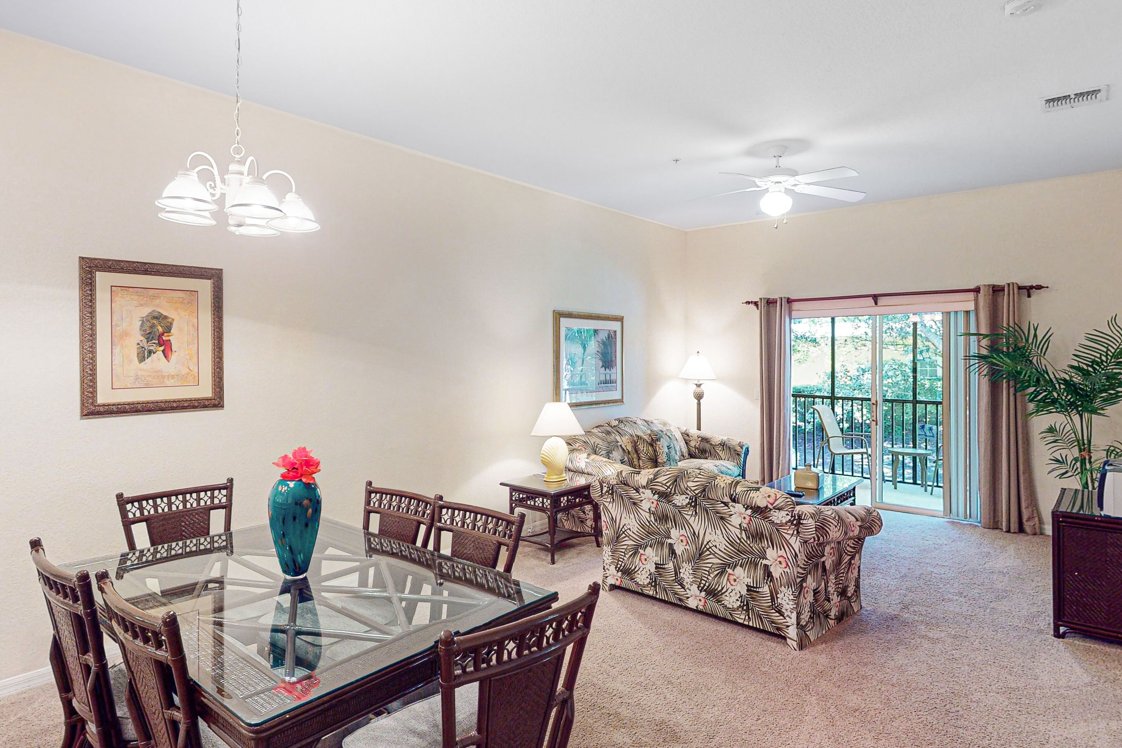 2nd floor condo w/ gym, restaurant, tennis court, near theme parks, balcony