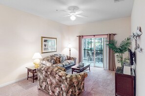 TV, DVD player, foosball, table tennis - 2nd floor condo w/ gym, restaurant, tennis court, near theme parks, balcony (Davenport)