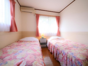 1 soverom, skrivebord, wi-fi (inkludert) og sengetøy