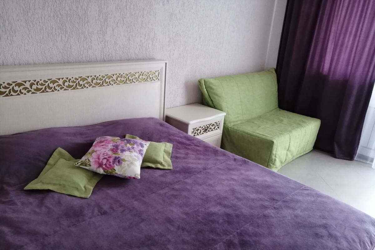 1 bedroom, individually decorated, individually furnished