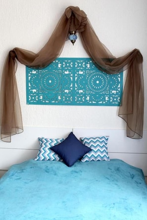 1 bedroom, individually decorated, individually furnished