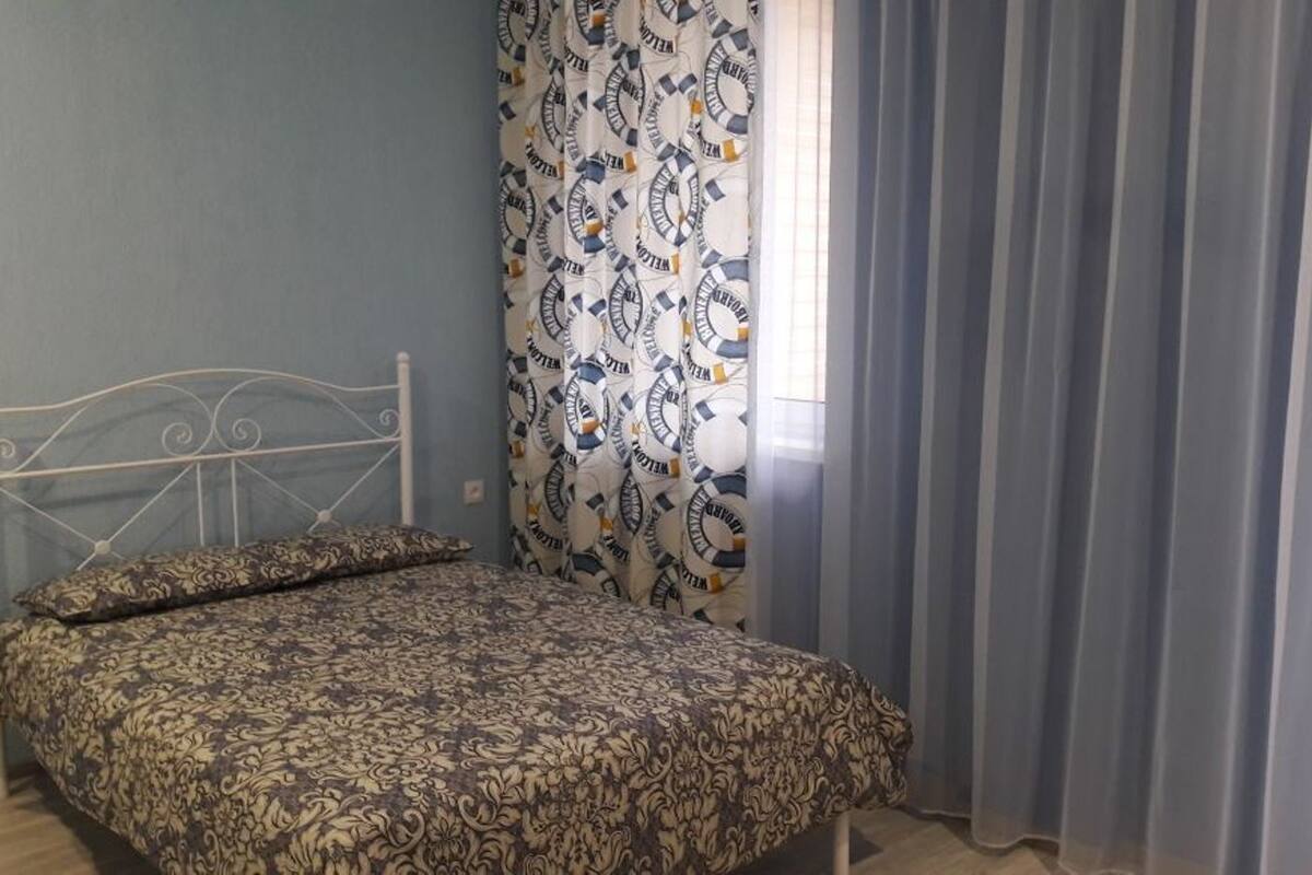 1 bedroom, individually decorated, individually furnished