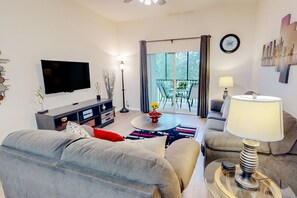 Televisio, DVD-soitin, pöytäjalkapallopöytä, pöytätennispöytä