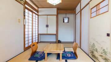 Japanese-style Twin Room with Shared Bathroom | Free WiFi