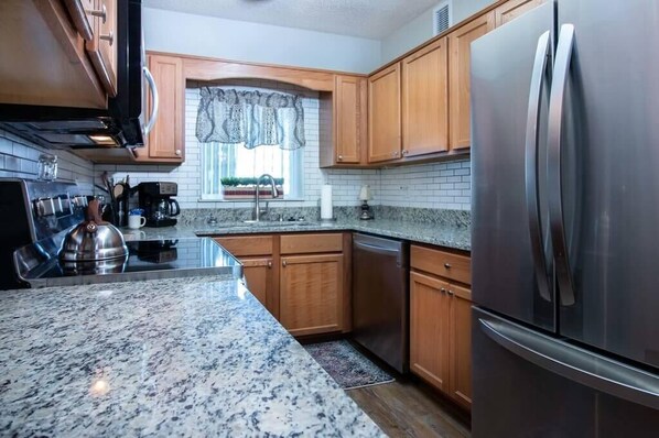 Condo, varias camas (Whispering Pines 632 Pigeon Forge Vac) | Cocina privada