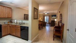 Condo, Multiple Beds, Mountain View (Mountain View Resort 3307 3 BD/2BA Pi) | Private kitchen