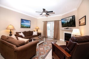 Condo, Plusieurs lits, vue sur la montagne (Mountain View Resort 3307 3 BD/2BA Pi) | Salle de séjour