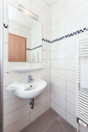 Unclassified image, 5 of 25, button - Single room in the Hotel-Pension Marlies - Single room (Neuharlingersiel)