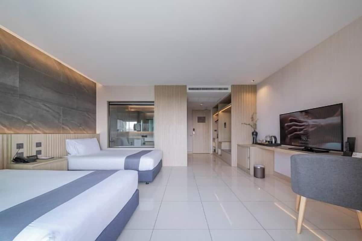 Premium bedding, minibar, in-room safe, desk