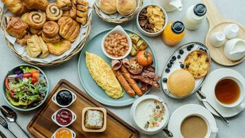 2 restaurants, breakfast, lunch, dinner served; international cuisine