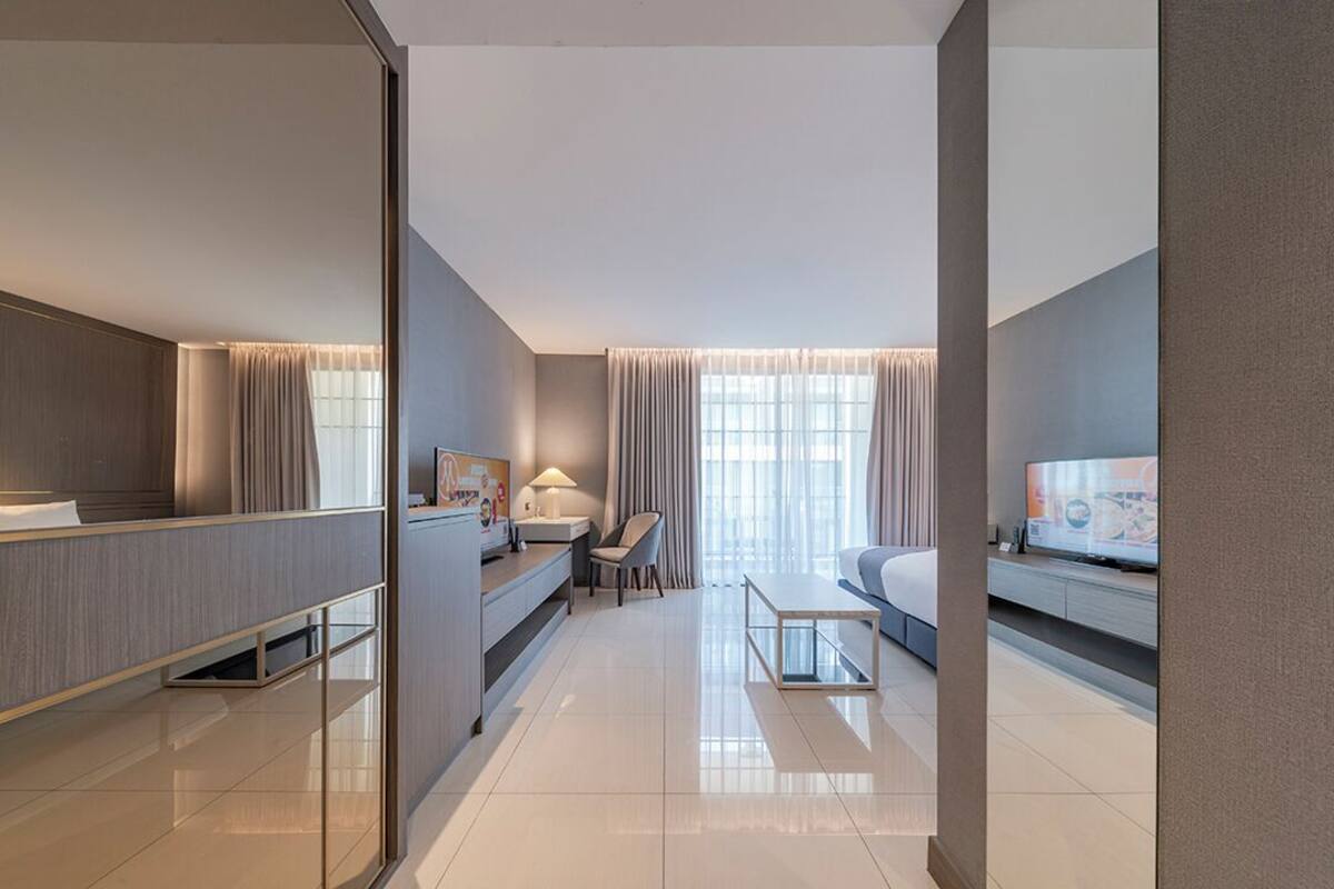 Classic Grand Deluxe King | Ropa de cama de alta calidad, minibar, caja fuerte y escritorio