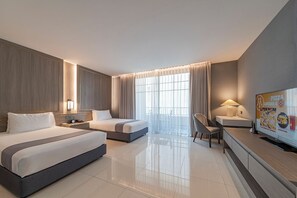 Classic Grand Deluxe Twin | Ropa de cama de alta calidad, minibar, caja fuerte y escritorio