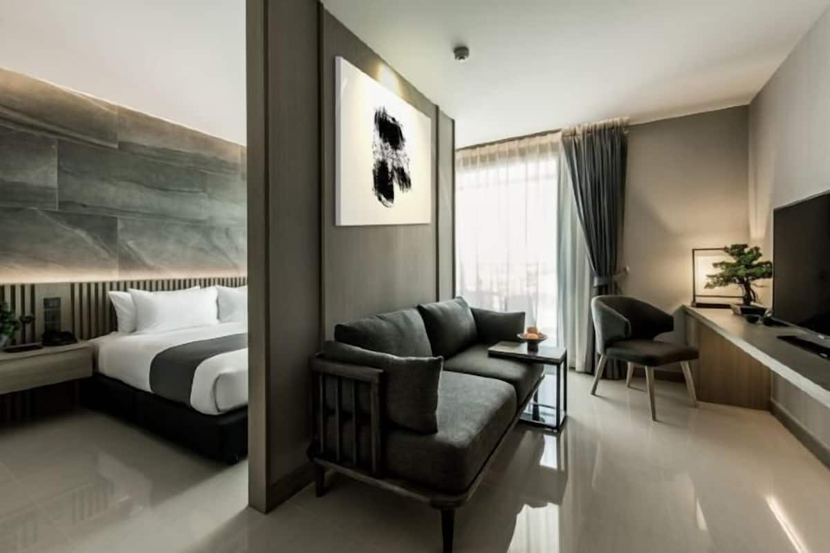 1 bedroom, premium bedding, minibar, in-room safe