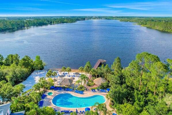 Lämmitetty uima-allas